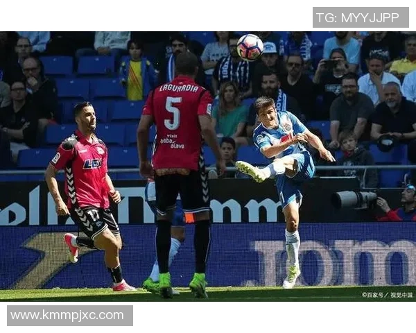 西班牙人对阵塞维利亚半场精彩回顾与战况分析